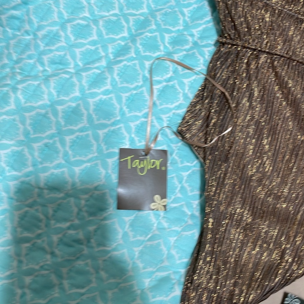 Taylor metallic gold Grecian style dress with  peplum - Picture 12 of 12